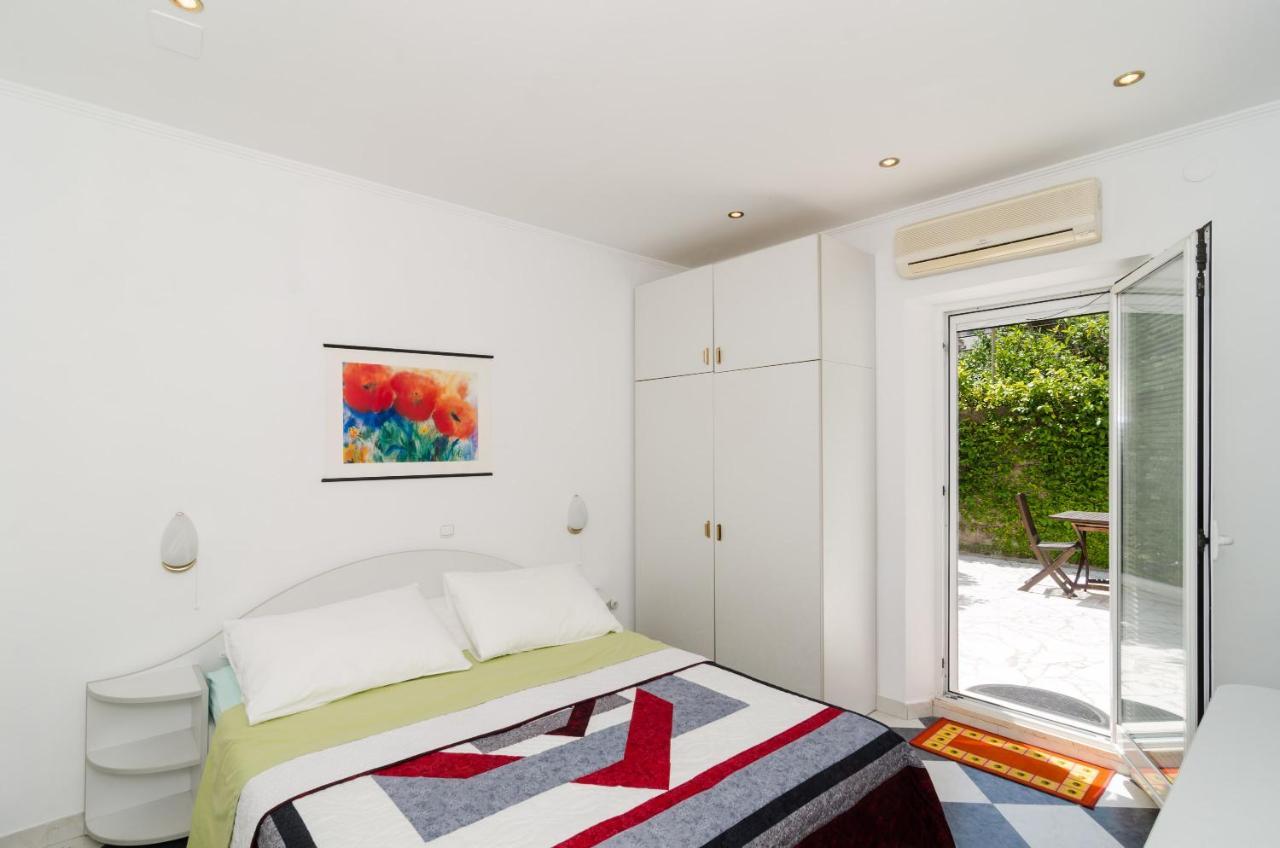 Wisteria Apartment Дубровник Екстериор снимка