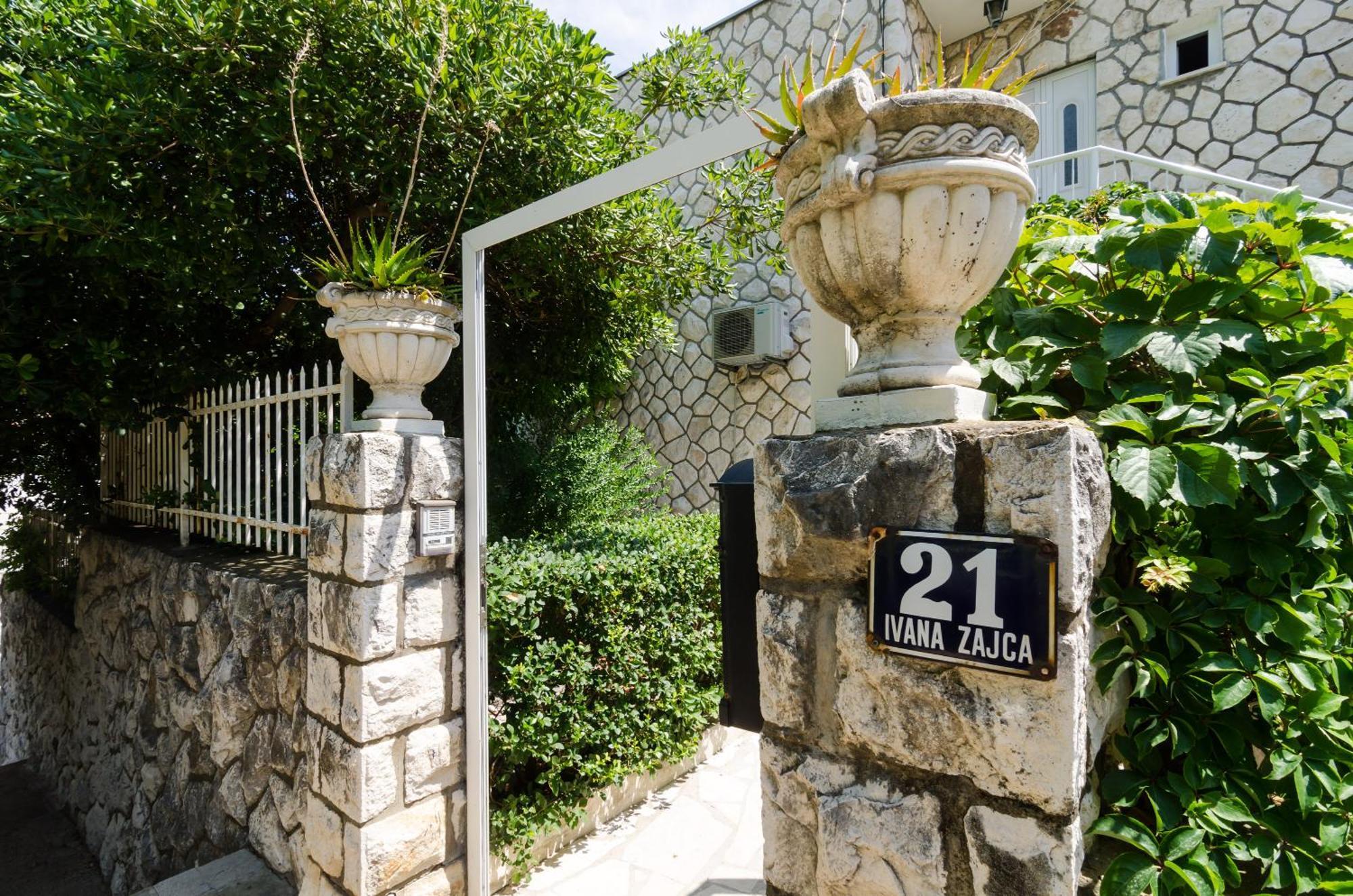 Wisteria Apartment Дубровник Екстериор снимка