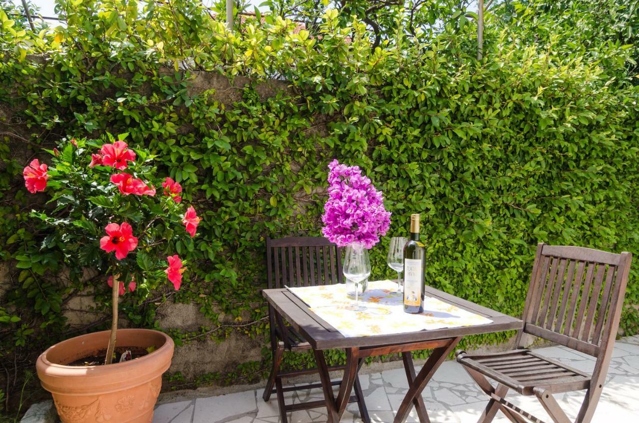 Wisteria Apartment Дубровник Екстериор снимка