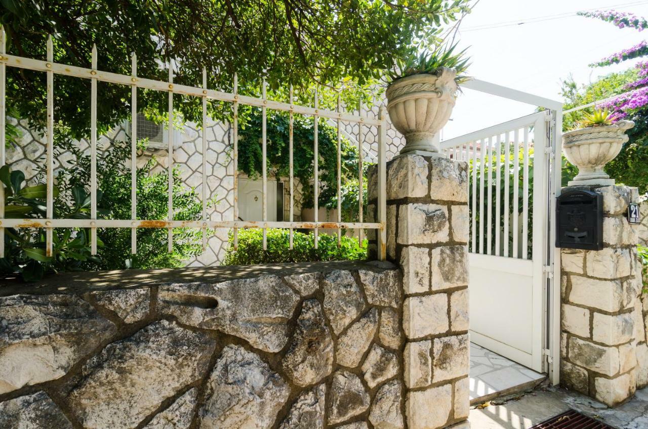 Wisteria Apartment Дубровник Екстериор снимка