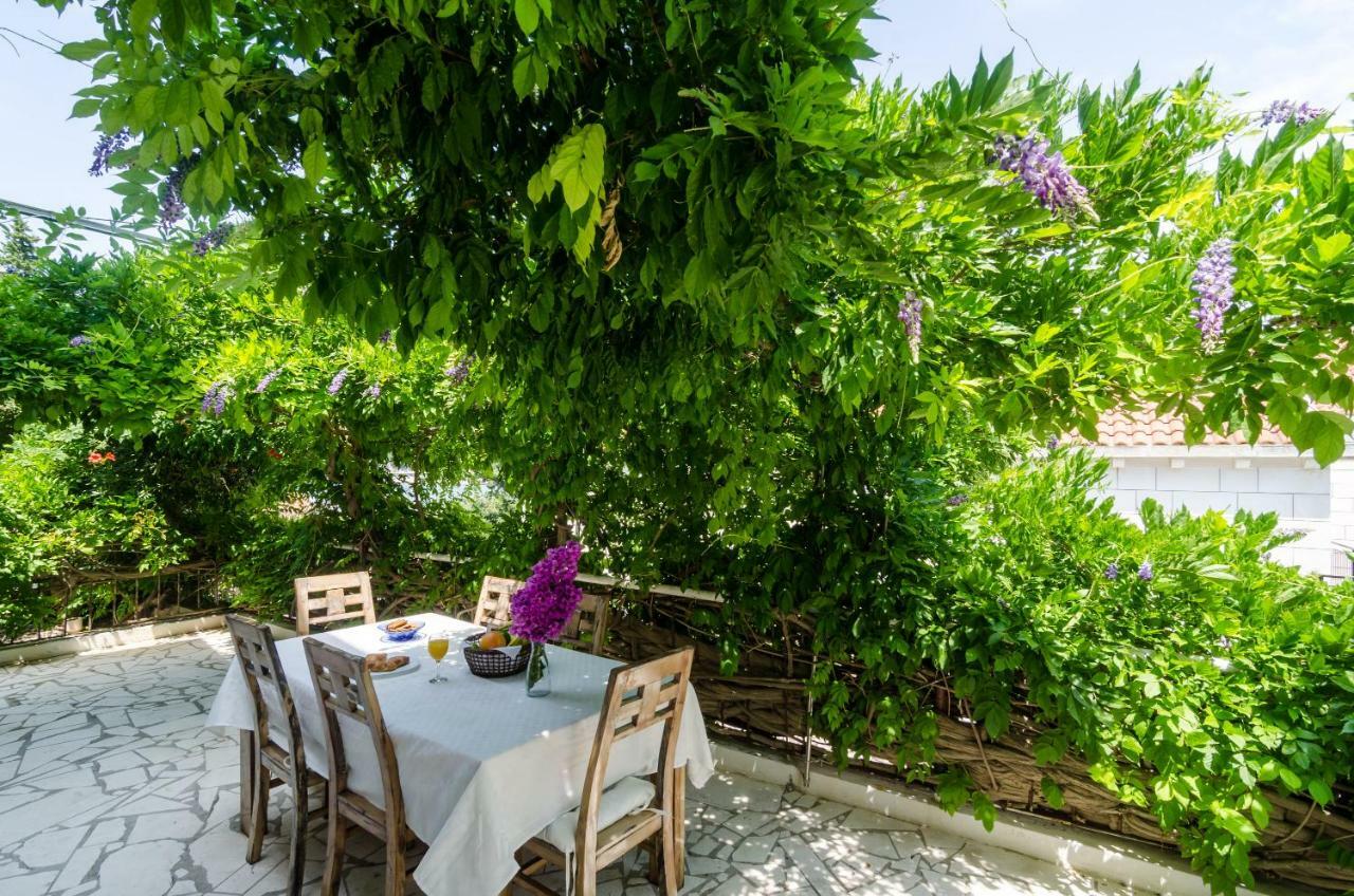 Wisteria Apartment Дубровник Екстериор снимка
