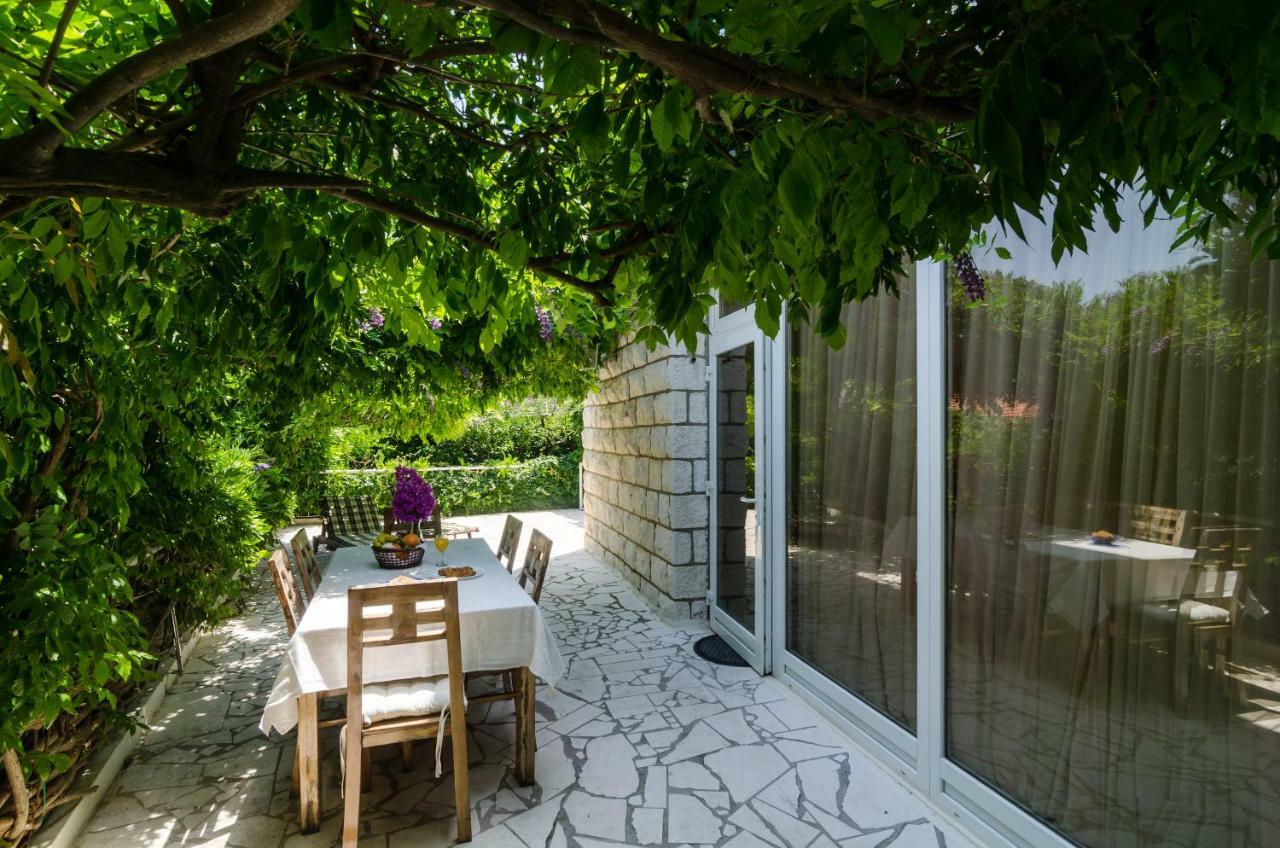 Wisteria Apartment Дубровник Екстериор снимка