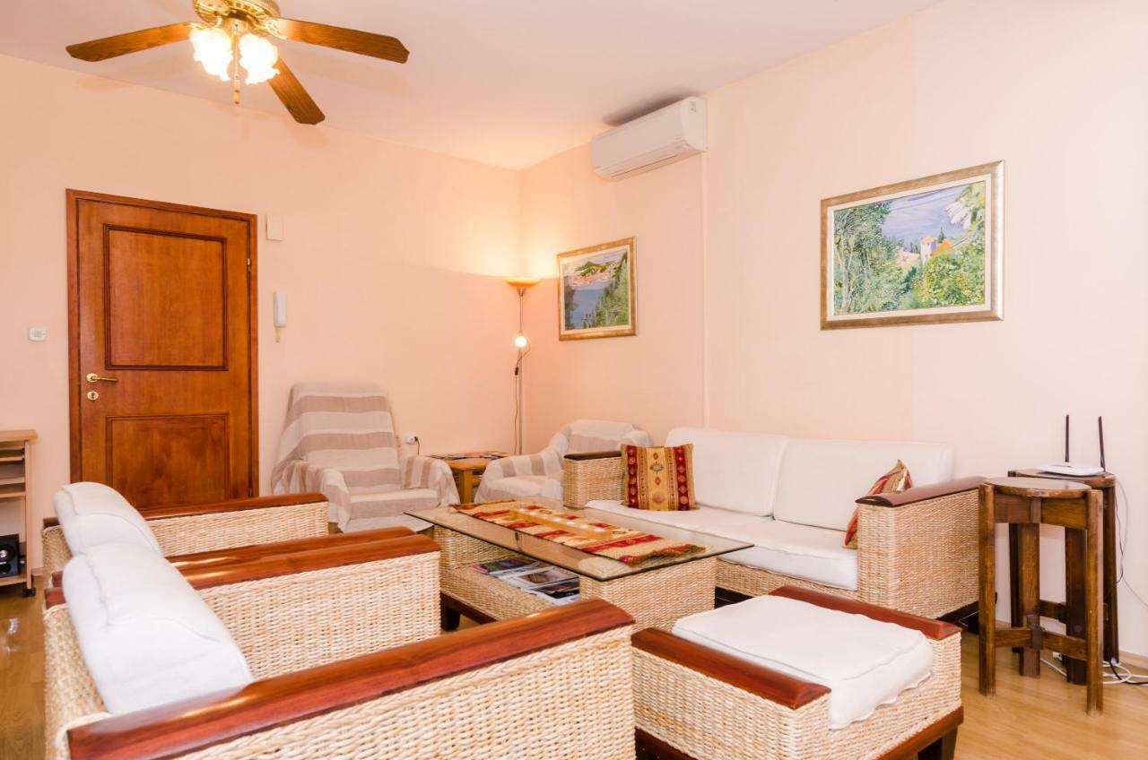 Wisteria Apartment Дубровник Екстериор снимка