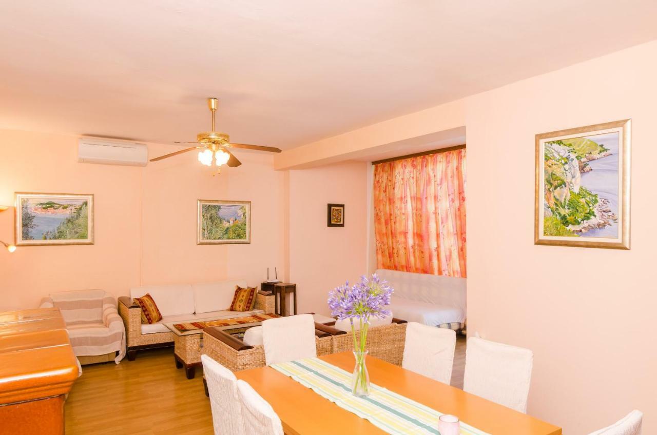 Wisteria Apartment Дубровник Екстериор снимка
