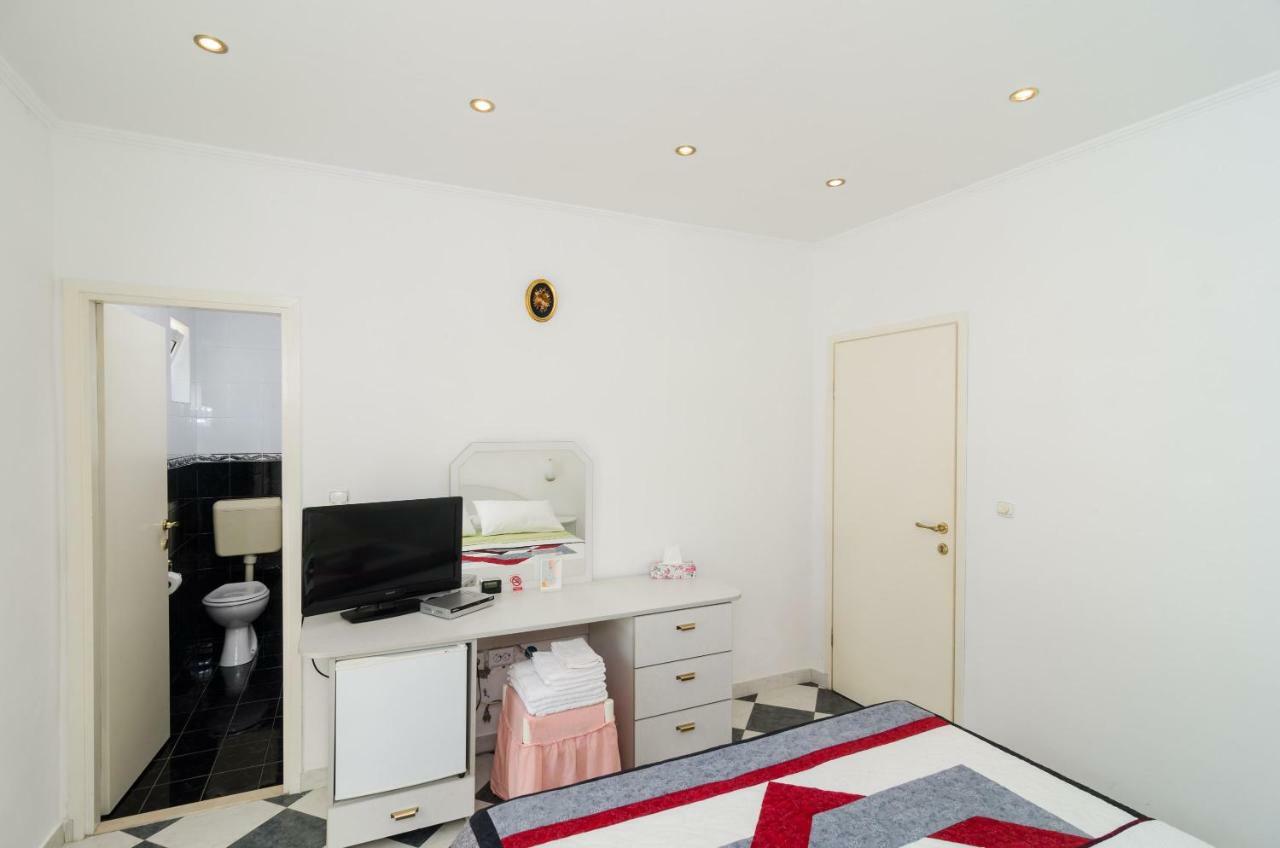 Wisteria Apartment Дубровник Екстериор снимка