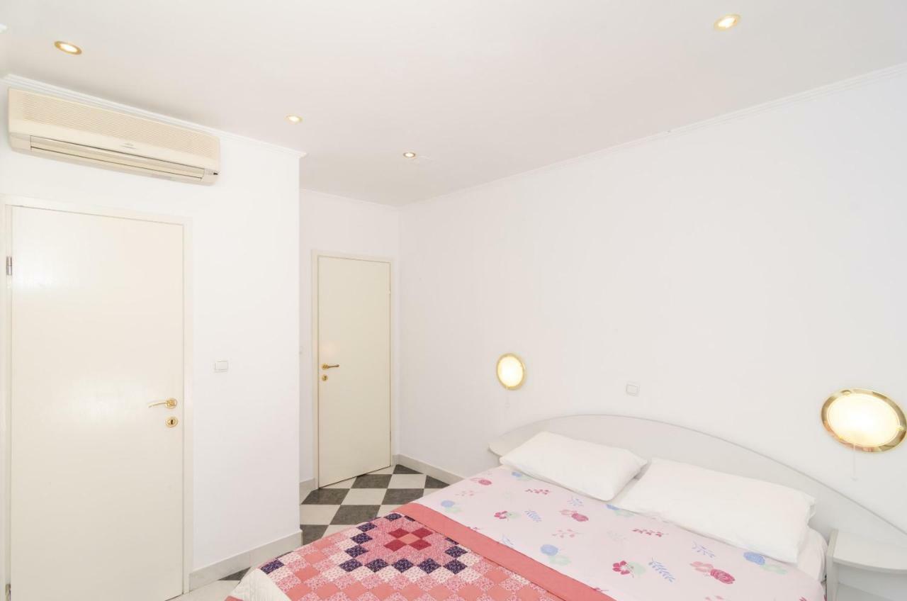 Wisteria Apartment Дубровник Екстериор снимка
