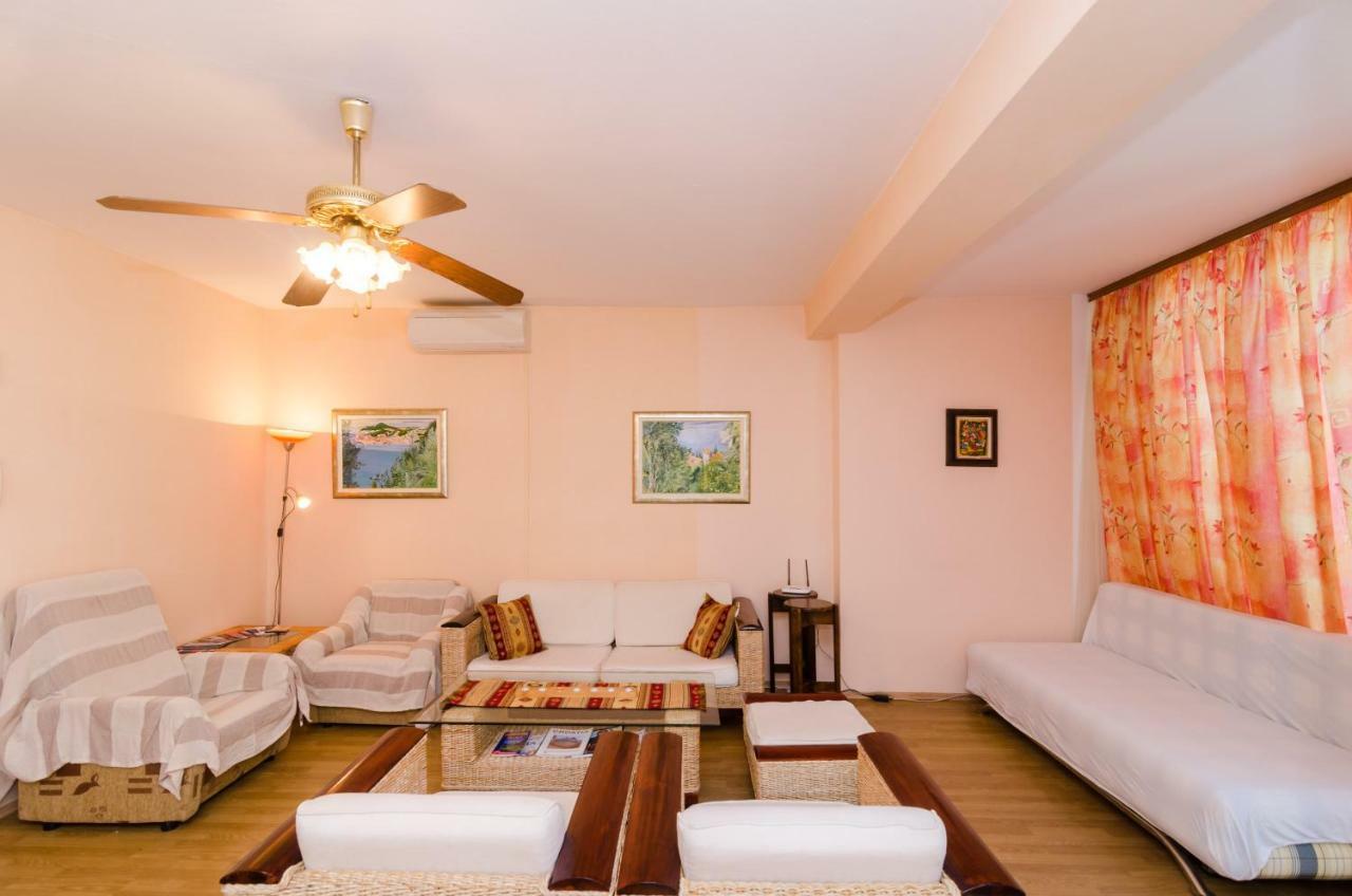 Wisteria Apartment Дубровник Екстериор снимка