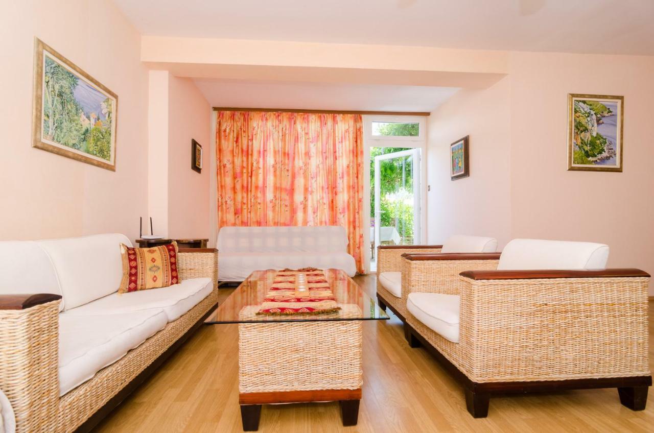 Wisteria Apartment Дубровник Екстериор снимка